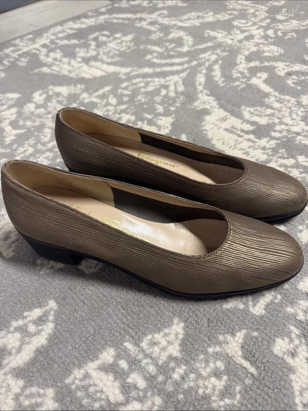Salvatore Ferragamo Boutique Women 6 1/2 Leather Shoes Bronze Brown Block Heel
